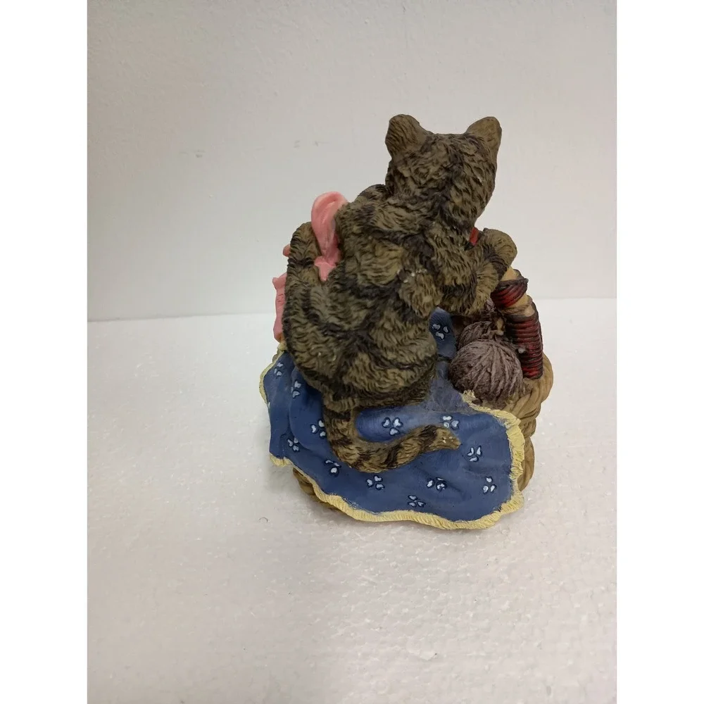 Vintage Cat Kitten In Yarn Basket With Blanket Musical Figurine Hand Painted